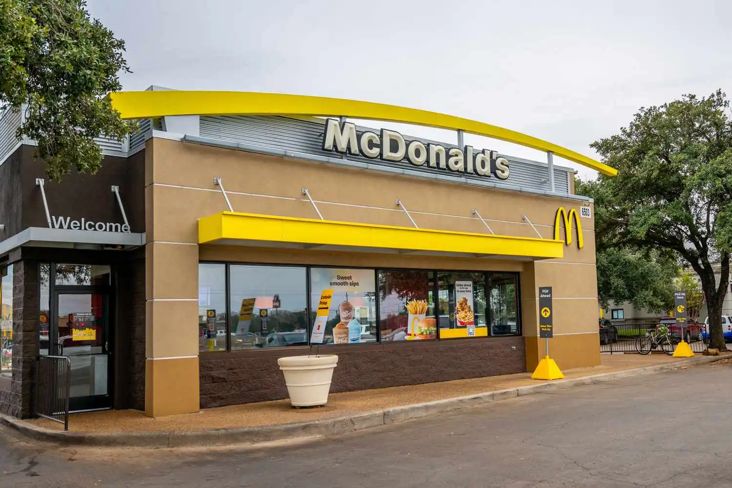 McDonald's Rolls Out AI Technology to Predict When Ice Cream Machines Will Break Down and Tackle Employees' 'Stress'