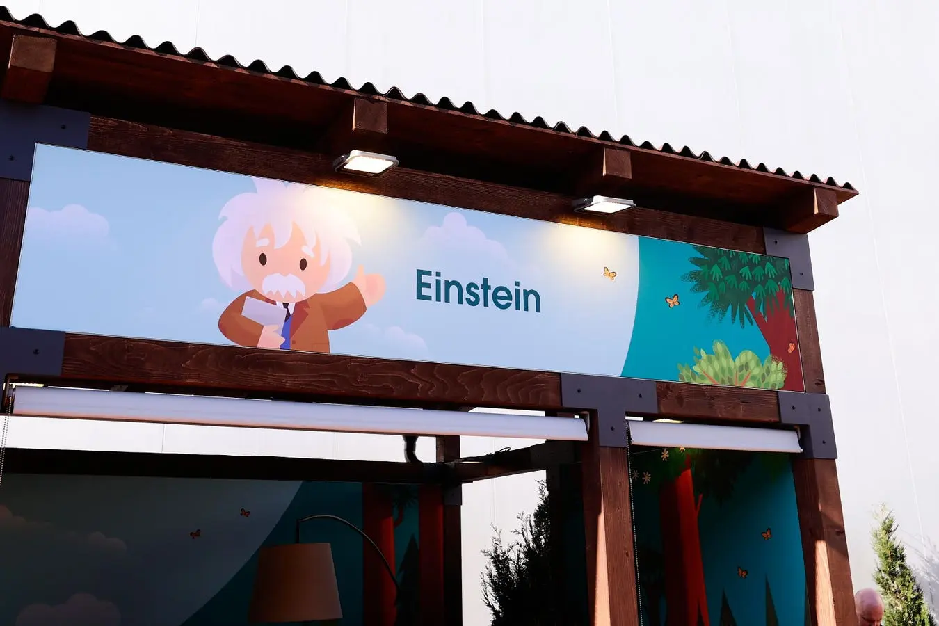 Business Tech News: Meta And Salesforce Introduce AI Agents For Small Businesses